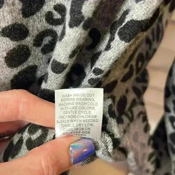 Emily Daniels Leopard Print Cowl Neck Sweater Size Large Gray & Black - Picture 8 of 8